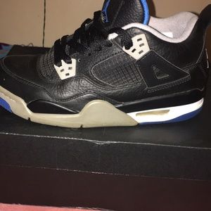 Jordan 4s size-5.5